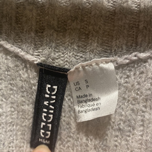 Divided sweater size Small (oversize) - Picture 4 of 7